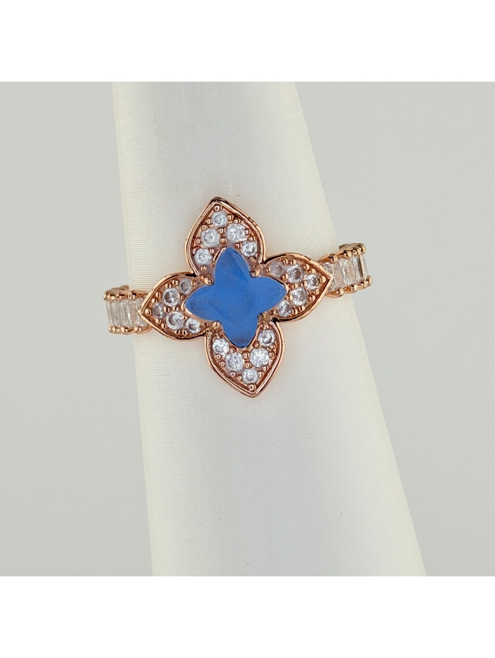 Bomb Party Sz 10 "Clover Infinitely Good Luck" Blue Quartz on Rose Gold Clover